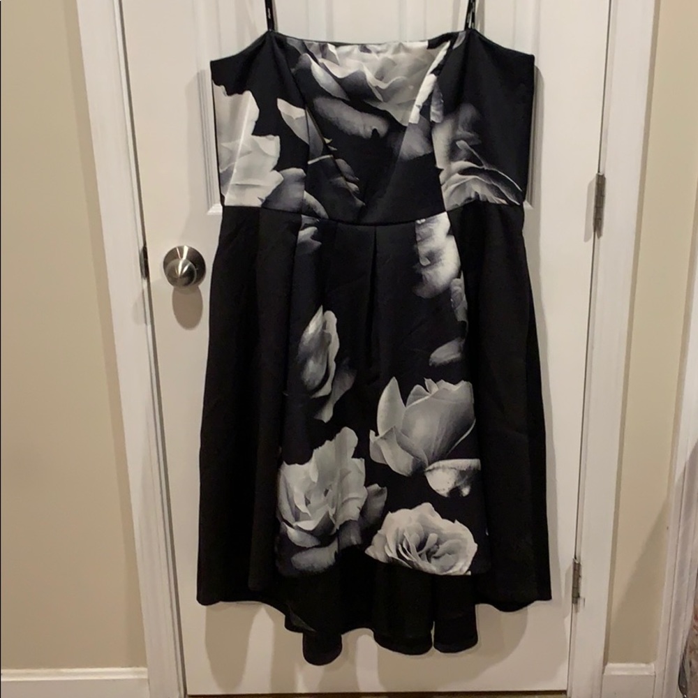 City Chic Dress Blown Rose in black
